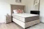 Lit Coffre Clouté - Velours Capitonné Beige